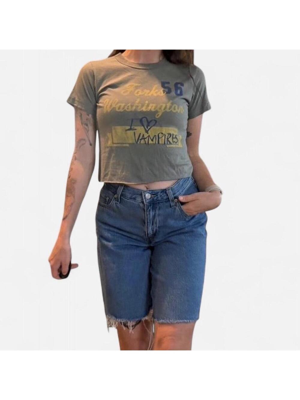 Grey and yellow crop top #vampirevibes